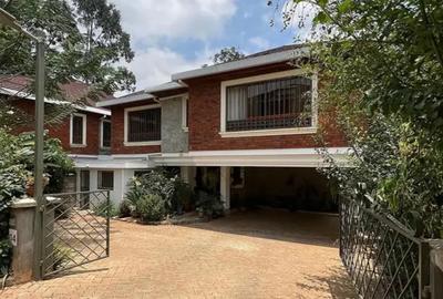 5 Bed Townhouse with En Suite in Spring Valley