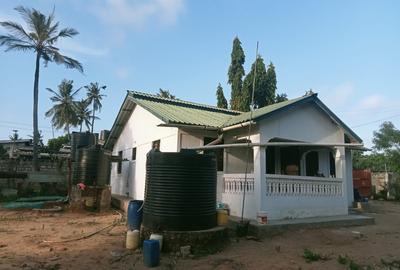 3 Bed House with En Suite at Majaoni Kashani