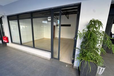 325 ft² Commercial Property with Backup Generator at 1St Parklands