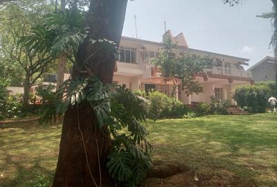 5 Bed House with En Suite in Runda