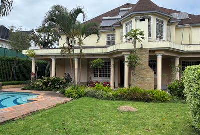 5 Bed House with En Suite in Runda