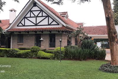 5 Bed House with En Suite in Runda