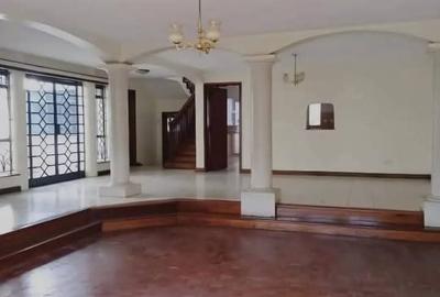 4 Bed Townhouse with En Suite in Spring Valley - 3