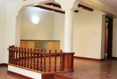 5 Bed Townhouse with En Suite in Lavington - 2