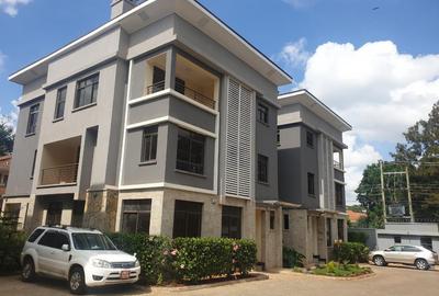 5 Bed House with En Suite in Lavington