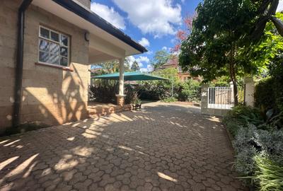 5 Bed House with En Suite at Lavington