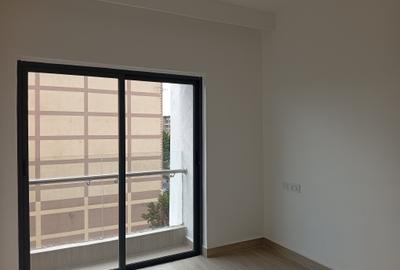 1 Bed Apartment with Swimming Pool in Kilimani - 4