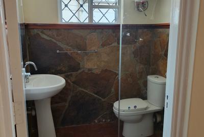 3 Bed Villa with En Suite at Lavington - 4