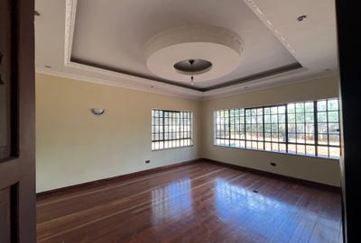 5 Bed House with En Suite at Academy Rd - 2