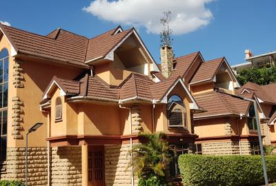 5 Bed Townhouse with En Suite at Lavington Green - 4