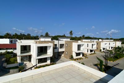 4 Bed Villa with En Suite in Nyali Area - 4