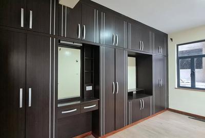 3 Bed Apartment with En Suite at Parkland - 4