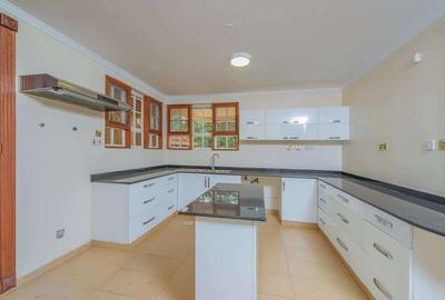 4 Bed Townhouse with En Suite at Kyuna Crescent - 4