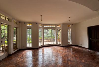 5 Bed Townhouse with En Suite in Rosslyn