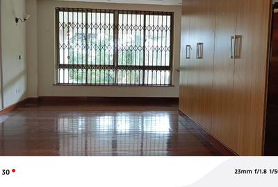 5 Bed Townhouse with En Suite in Lavington - 2