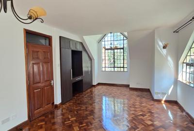 4 Bed Townhouse with En Suite in Lavington - 4