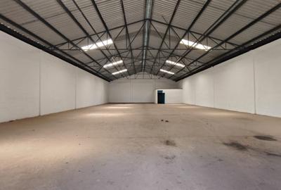 5,000 ft² Warehouse with Service Charge Included in Industrial Area