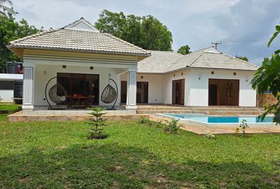 3 Bed Villa with En Suite at La-Marina