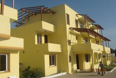5 Bed Villa with En Suite at 2179