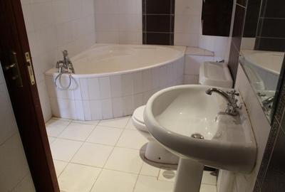 5 Bed Townhouse with En Suite in Lavington