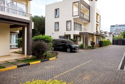 5 Bed House with En Suite in Lavington