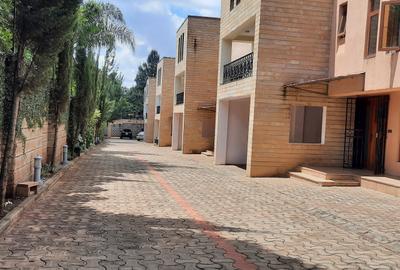 4 Bed Villa with En Suite in Lavington