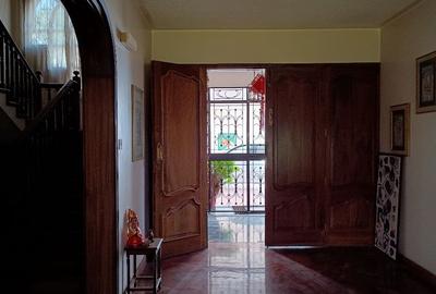 5 Bed Villa with En Suite in Gigiri