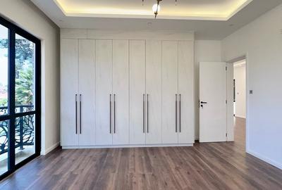 5 Bed Townhouse with En Suite in Lavington - 4