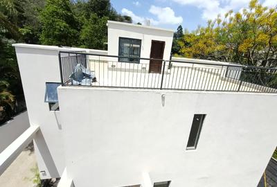 5 Bed Villa with En Suite in Lavington - 4