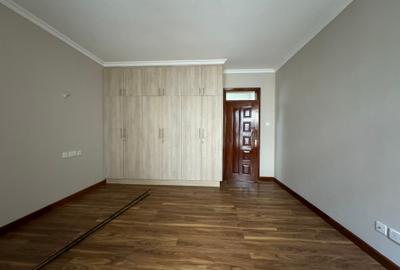 3 Bed Apartment in Riverside - 2