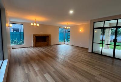5 Bed Villa with En Suite at Girrafe Center