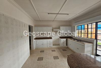 5 Bed House with En Suite in Spring Valley