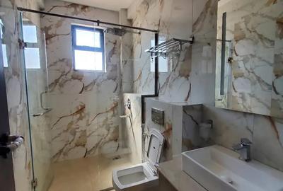 3 Bed Apartment with En Suite in Brookside - 4