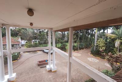 Commercial Property with Service Charge Included in Runda - 3