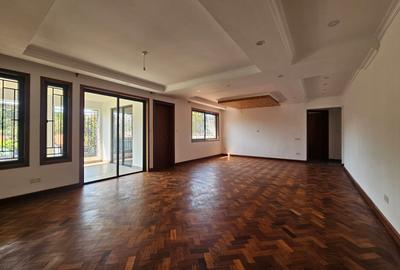 6 Bed Villa with En Suite in Lavington - 3