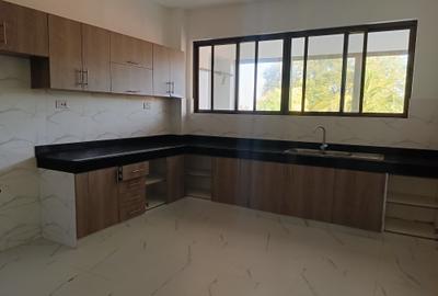 Serviced 4 Bed Apartment with En Suite at Bungalow Road