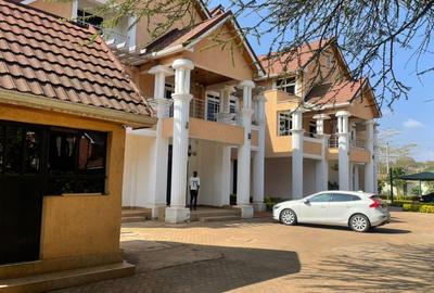 5 Bed Villa with En Suite in Ridgeways - 3