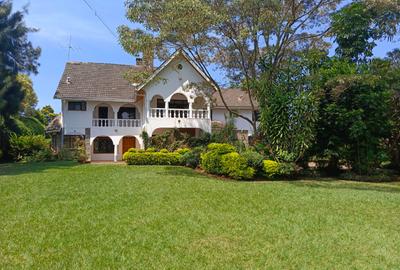 5 Bed House with En Suite in Nyari