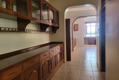 5 Bed Townhouse with En Suite in Nyari - 4