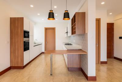 4 Bed Apartment with En Suite in Parklands - 4