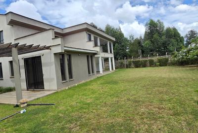 6 Bed House with En Suite at Lavington Green - 4