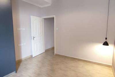 1 Bed Apartment with Swimming Pool at Lantana Road
