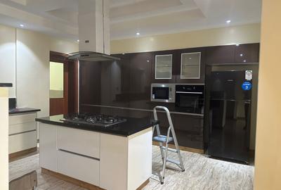 Serviced 4 Bed Apartment with En Suite in Kileleshwa
