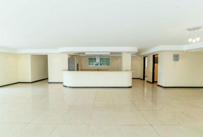 3 Bed Apartment with En Suite at Riverside Drive