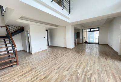 4 Bed Apartment with En Suite in Riverside - 4