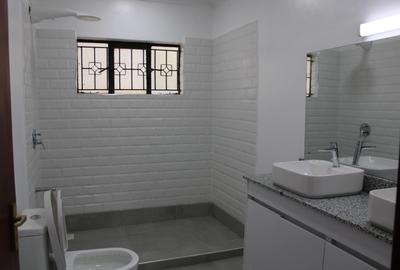 4 Bed Townhouse with Garden in Kilimani - 2