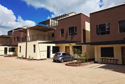 4 Bed Townhouse with En Suite in Redhill - 2