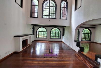 4 Bed Townhouse with En Suite at Riverside Dr - 4