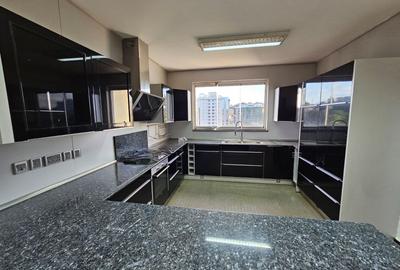 3 Bed Apartment with En Suite in Riverside - 3