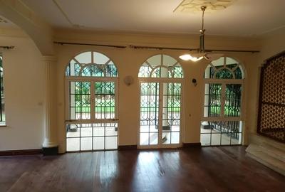 4 Bed House with En Suite at Hillview - 3